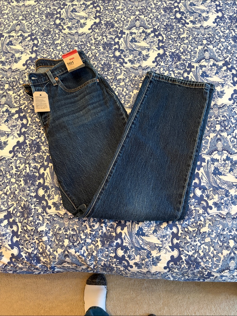 Levi's 501 curve women’s Jeans in Dark Blue Denim. High rise
